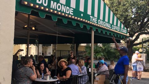 Man singing outside Cafe Du Monde, New Orleans